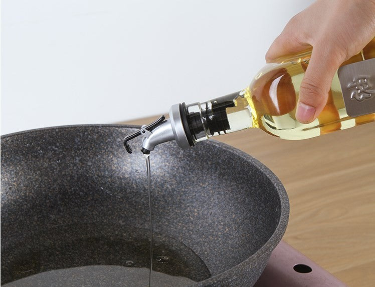 Oil Dispenser Bottle for Kitchen Stainless Steel Leak-Proof Cork Transparent Oil Pourer and Holder 500ml Bottle